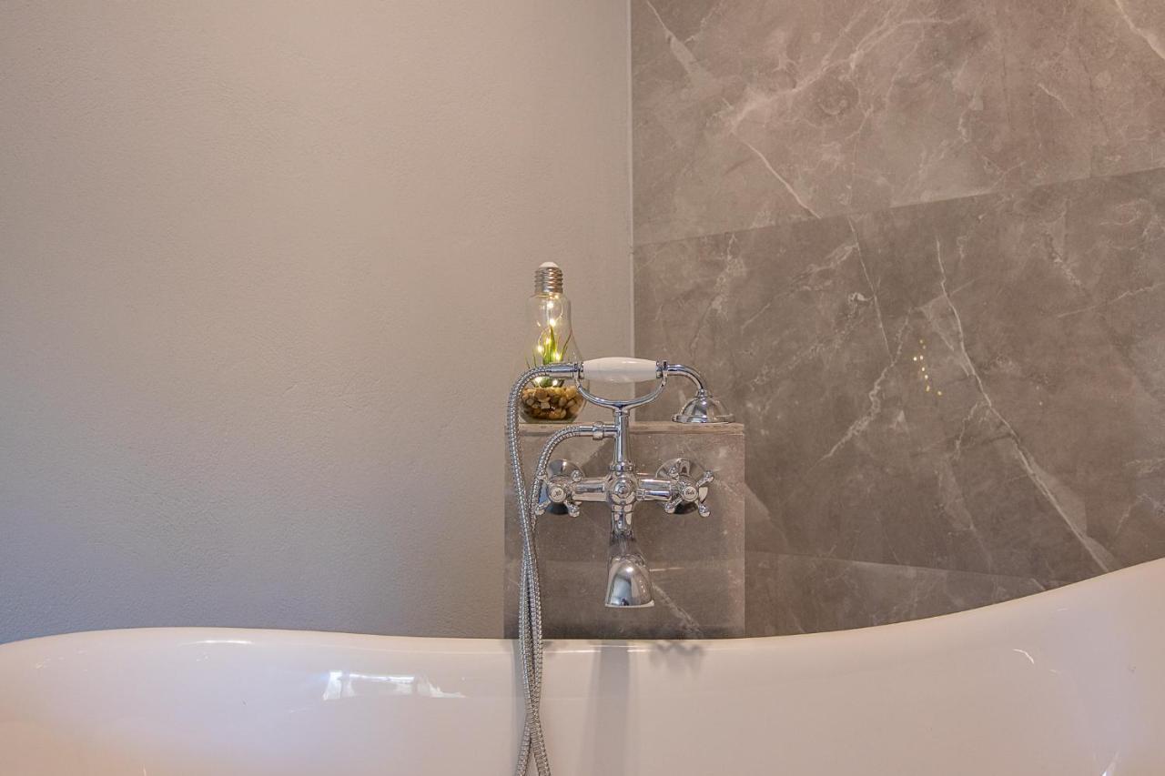 Georgianna'S Suite With Private Pool , 'Greysuite' Kompoi Exterior photo