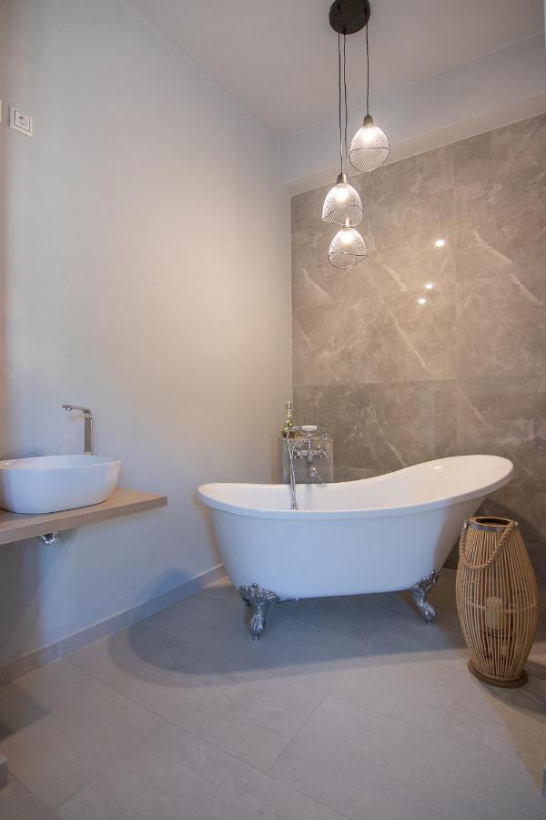 Georgianna'S Suite With Private Pool , 'Greysuite' Kompoi Exterior photo